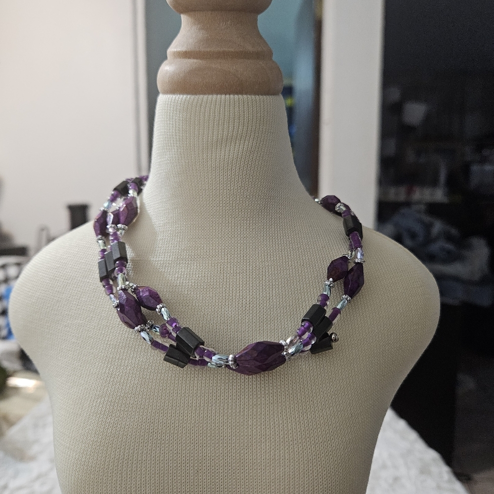 Magnetic necklace